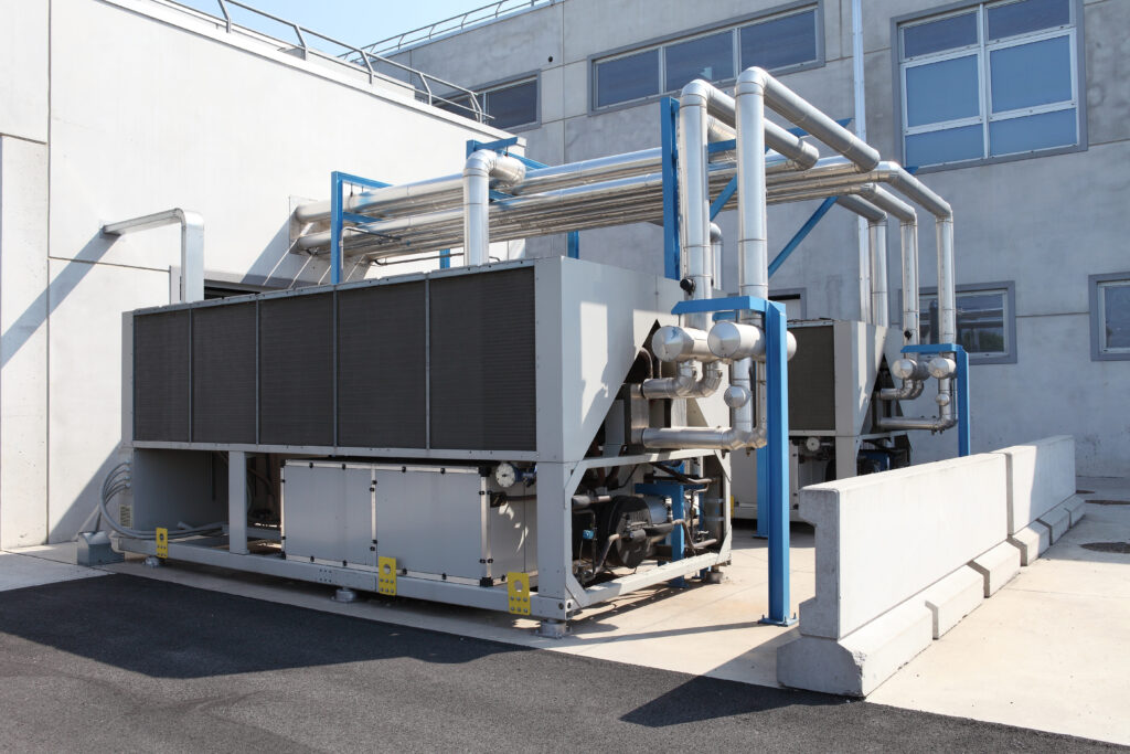 a large air conditioner sitting outside of a building